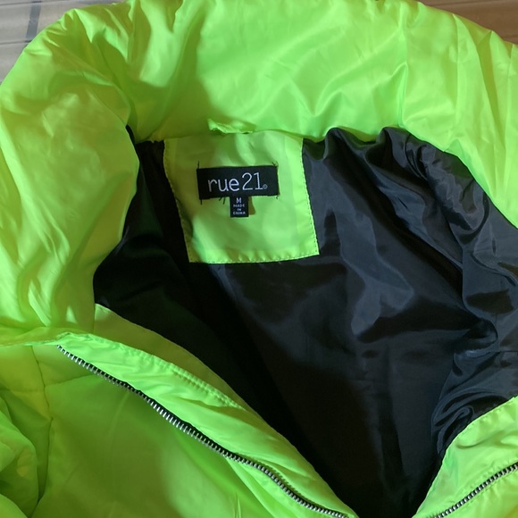 Lime green cropped coat - Picture 3 of 3